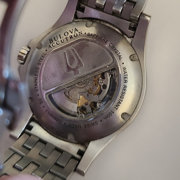 A men's bulova watch - Picture 2 of 4